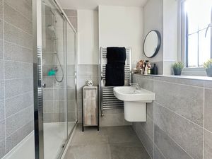 En Suite- click for photo gallery
